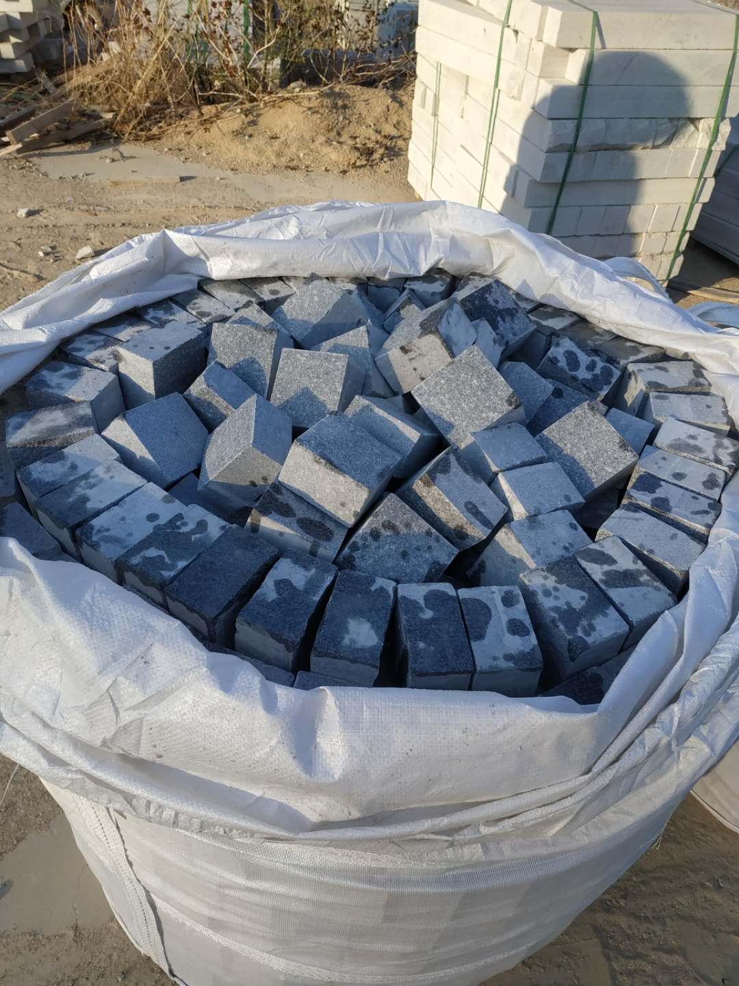 G2102 Grey Granite Cobble Stone Cube Stone